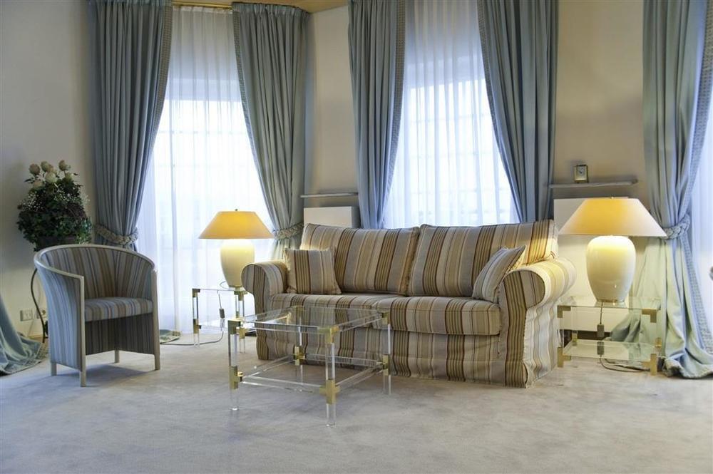 Hofgut Georgenthal Hotel Hohenstein Стая снимка