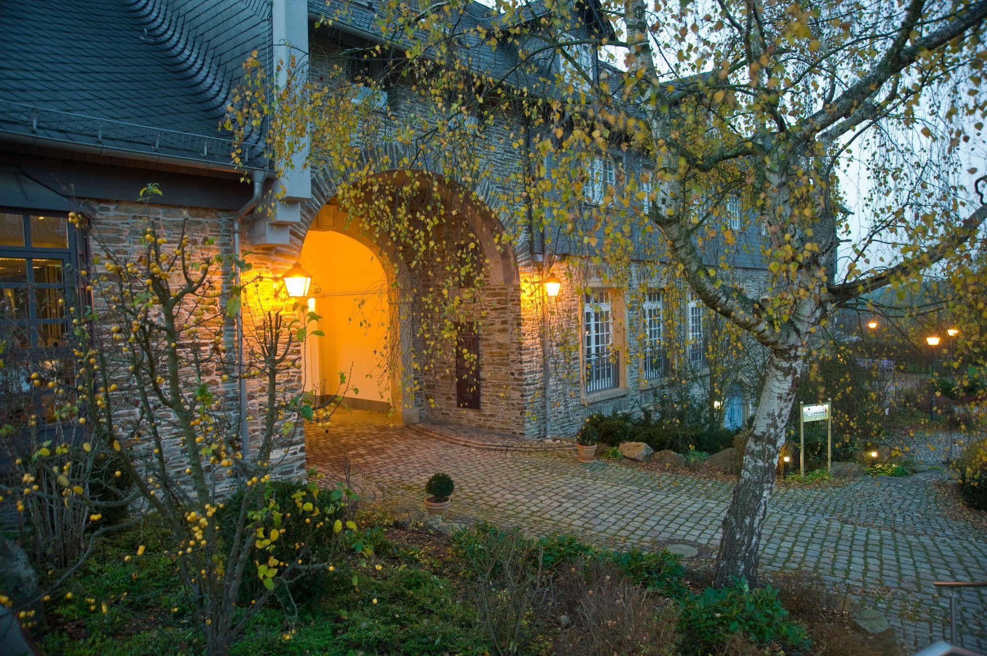Hofgut Georgenthal Hotel Hohenstein Екстериор снимка