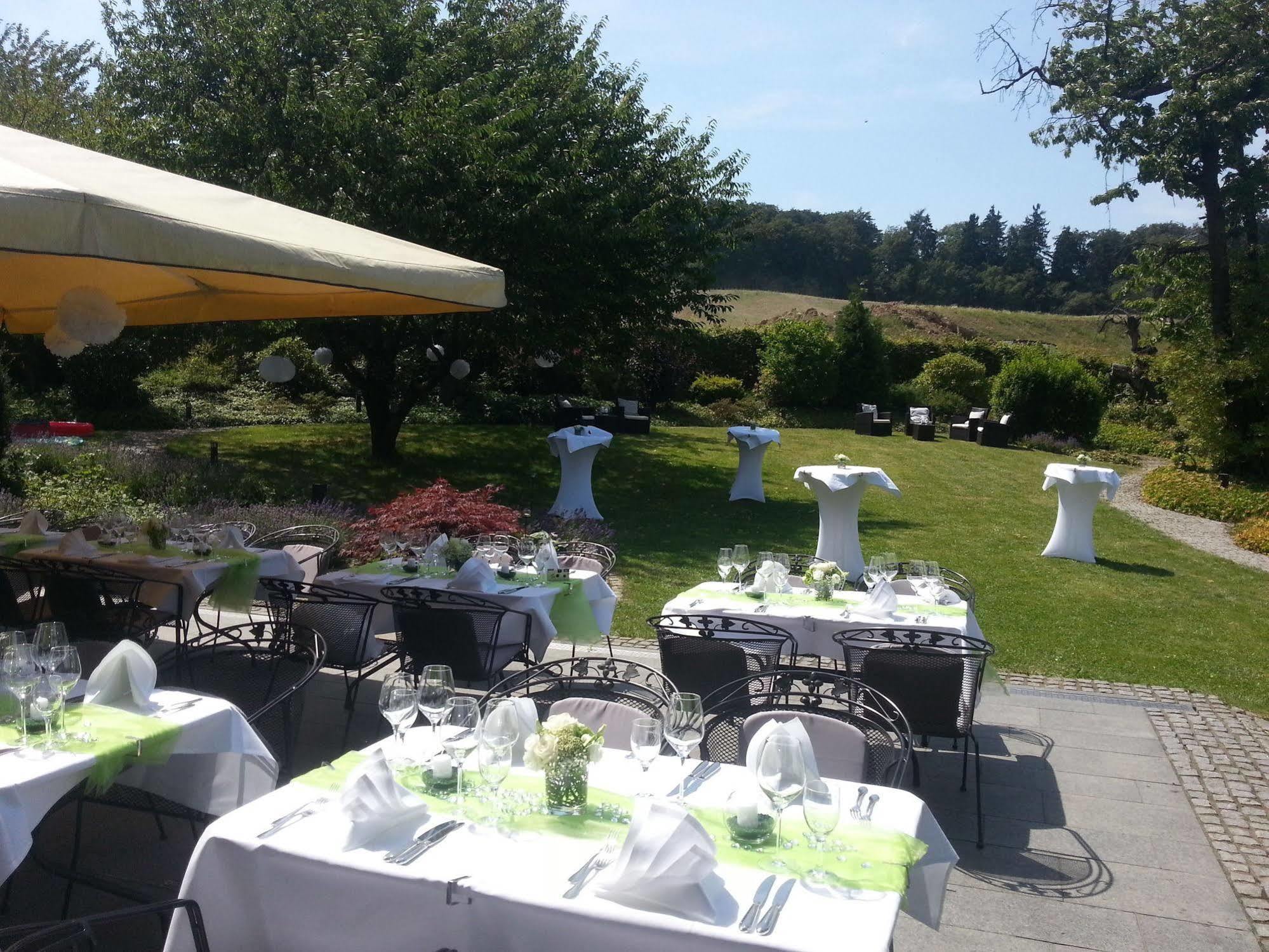 Hofgut Georgenthal Hotel Hohenstein Екстериор снимка