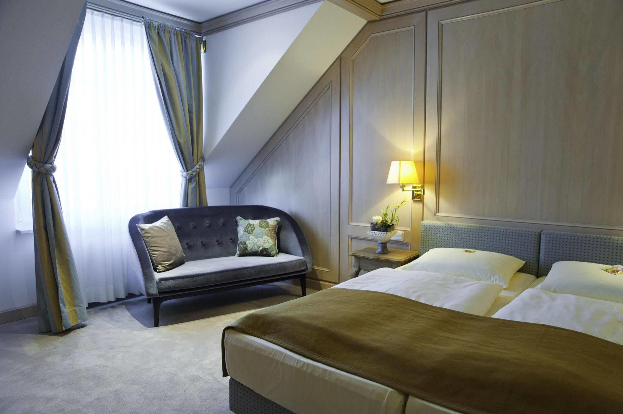 Hofgut Georgenthal Hotel Hohenstein Екстериор снимка