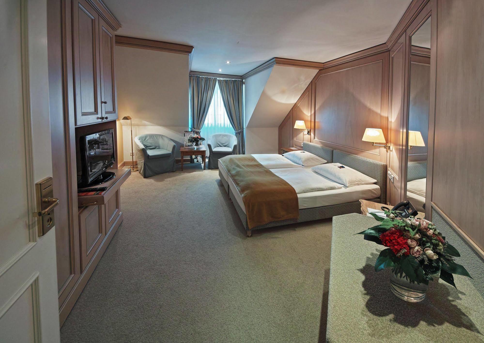 Hofgut Georgenthal Hotel Hohenstein Екстериор снимка