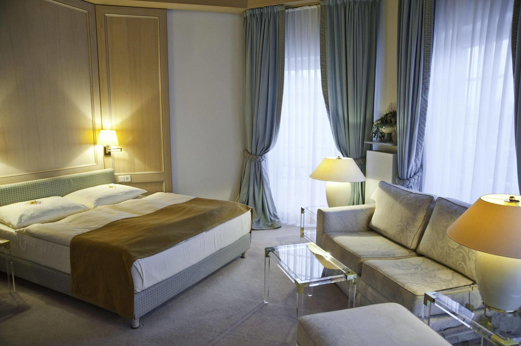 Hofgut Georgenthal Hotel Hohenstein Екстериор снимка